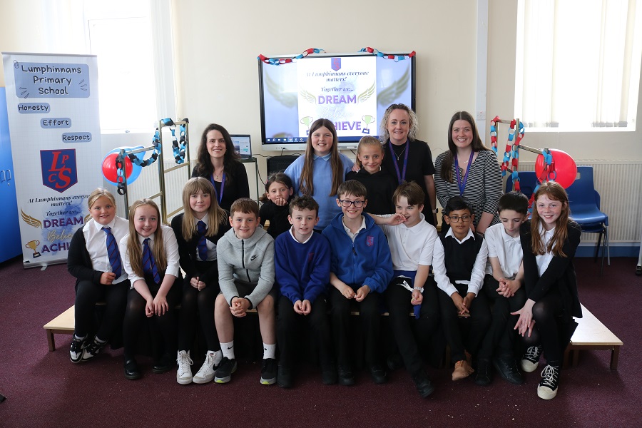 Fife Housing Group and Lumphinnans Primary School pupils recognise